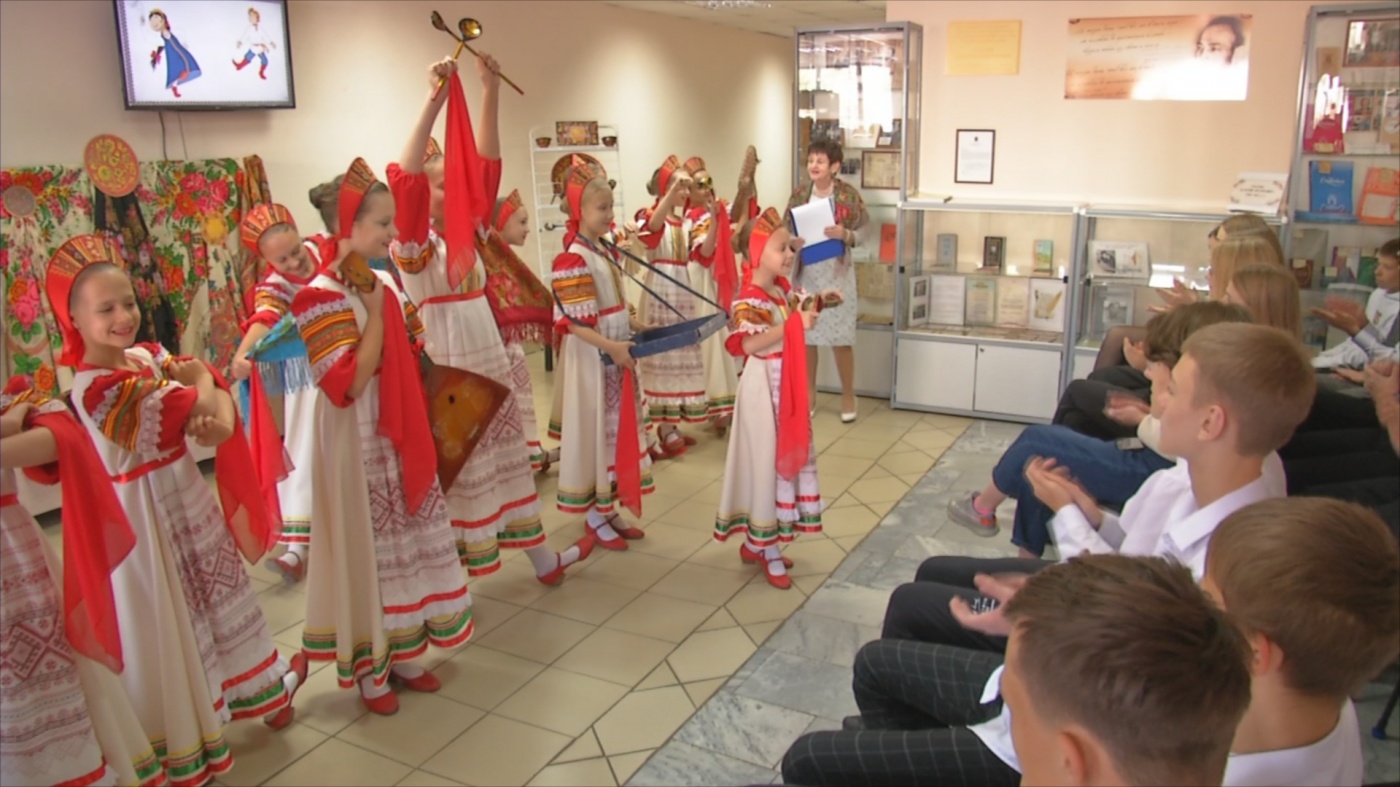 Библиотекари провели игровую программу «Волшебная шкатулка народного творчества»