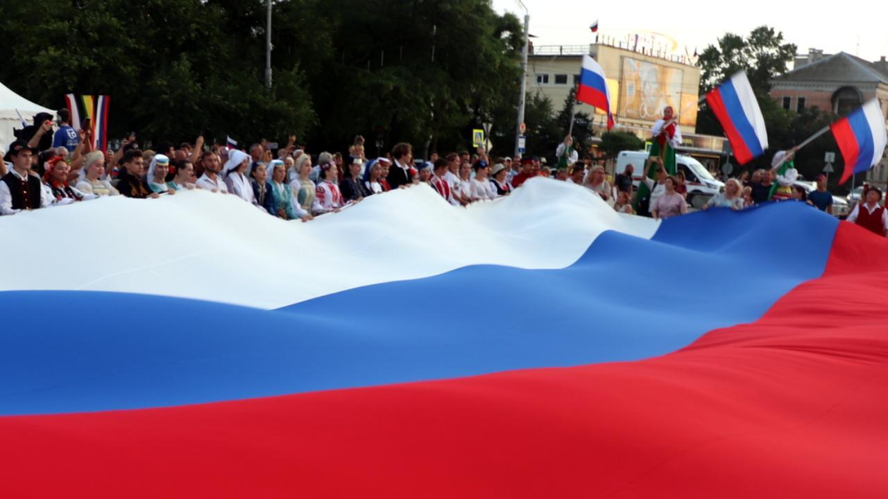 День флага - праздник российского суверенитета