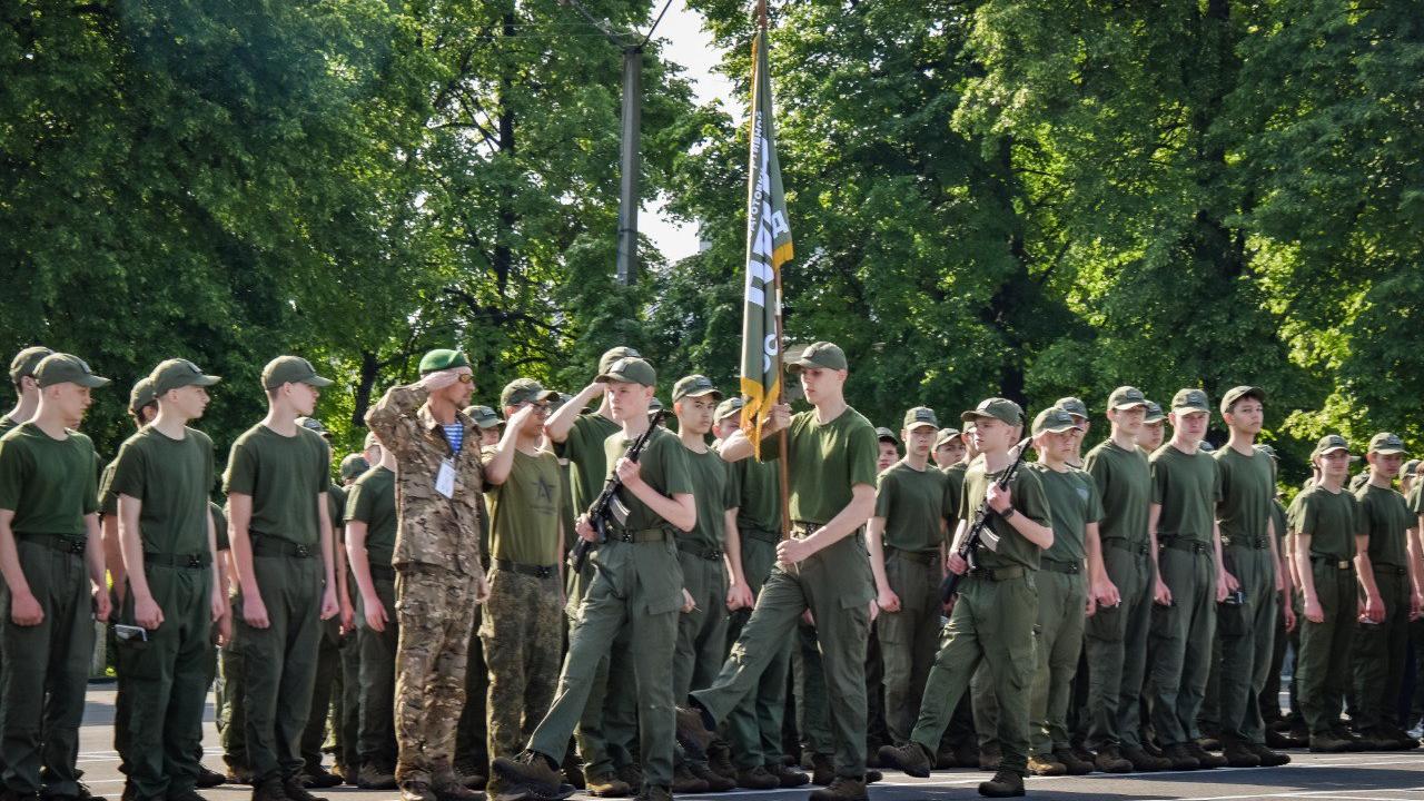 В Кузбассе стартовала военно-патриотическая смена «Время юных героев»