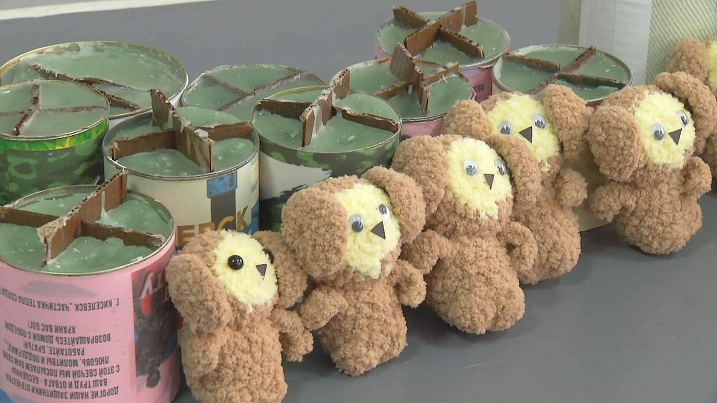 Частичка тепла солдату. Учащиеся школы-интернаты №2 делают блиндажные свечи