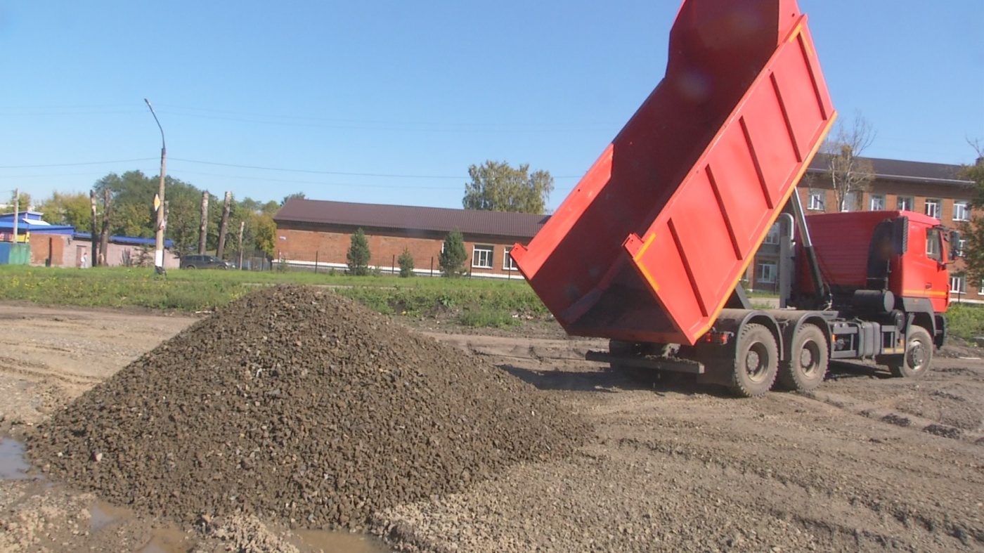 Продолжается благоустройство парковки по ул. Студенческая