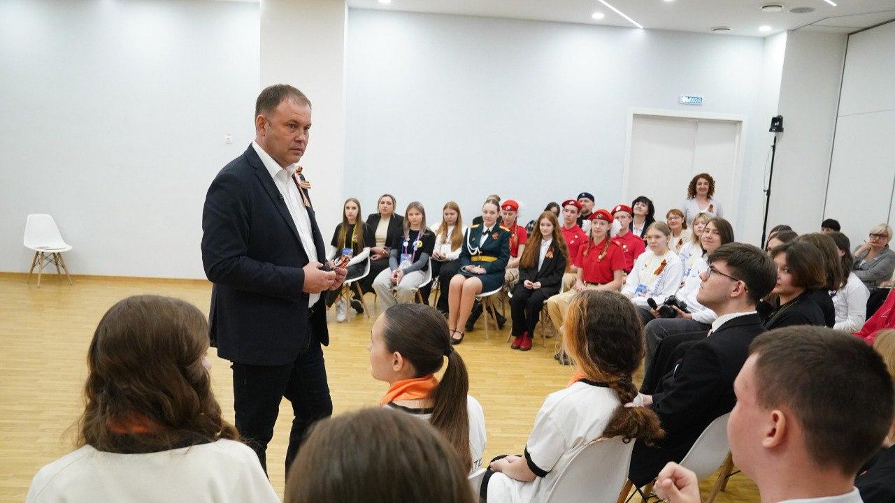 Губернатор Кузбасса Илья Середюк ответил на вопросы активистов детских медиацентров