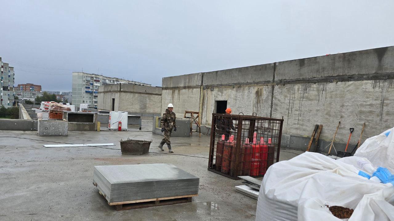 Поликлиника строится, но с отставанием в графике