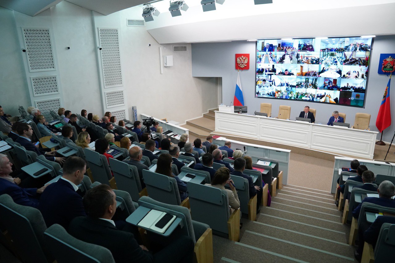 В Кузбассе более 460 детей, оставшихся без попечения родителей, получили жилищные свидетельства в текущем году