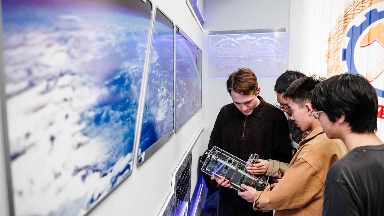 Студенты КузГТУ побывали в Центре управления полетами