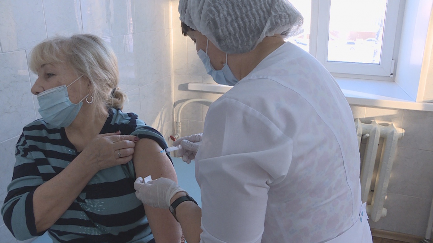 Ревакцинация поможет защититься от омикрон-штамма