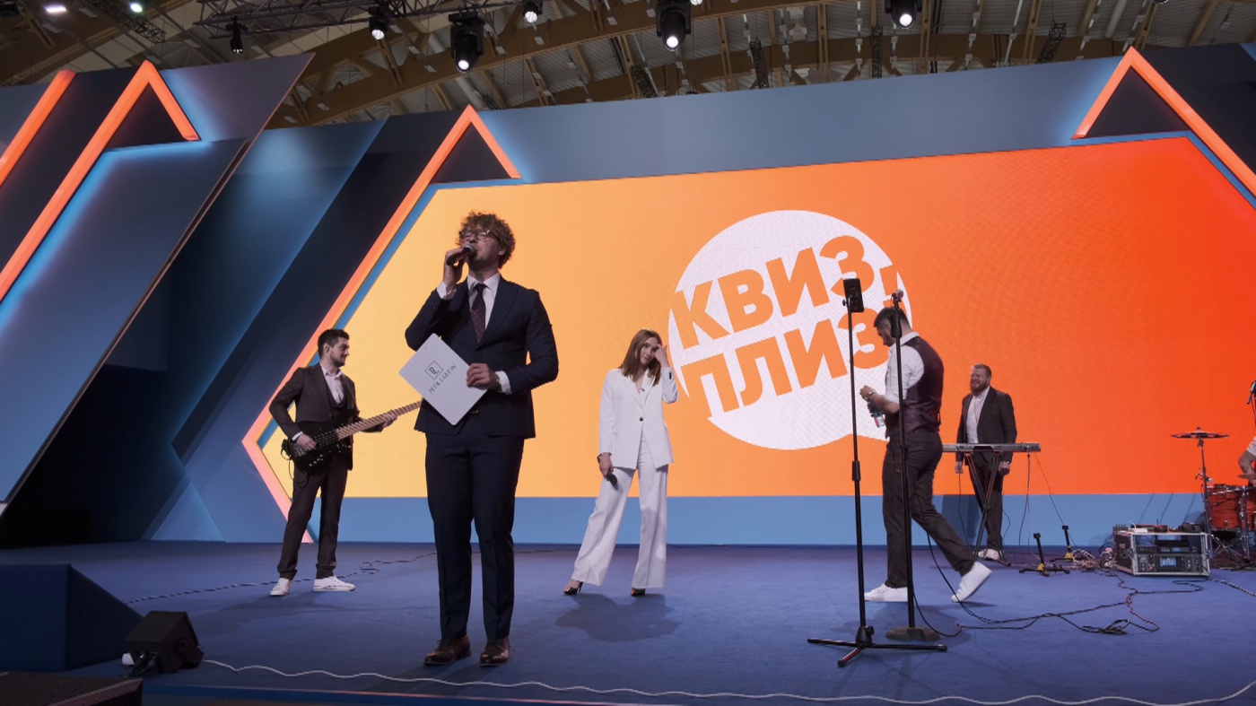 Киселевские волонтёры вернулись с областного квиза с юбилейными медалями «300-летие образования Кузбасса»