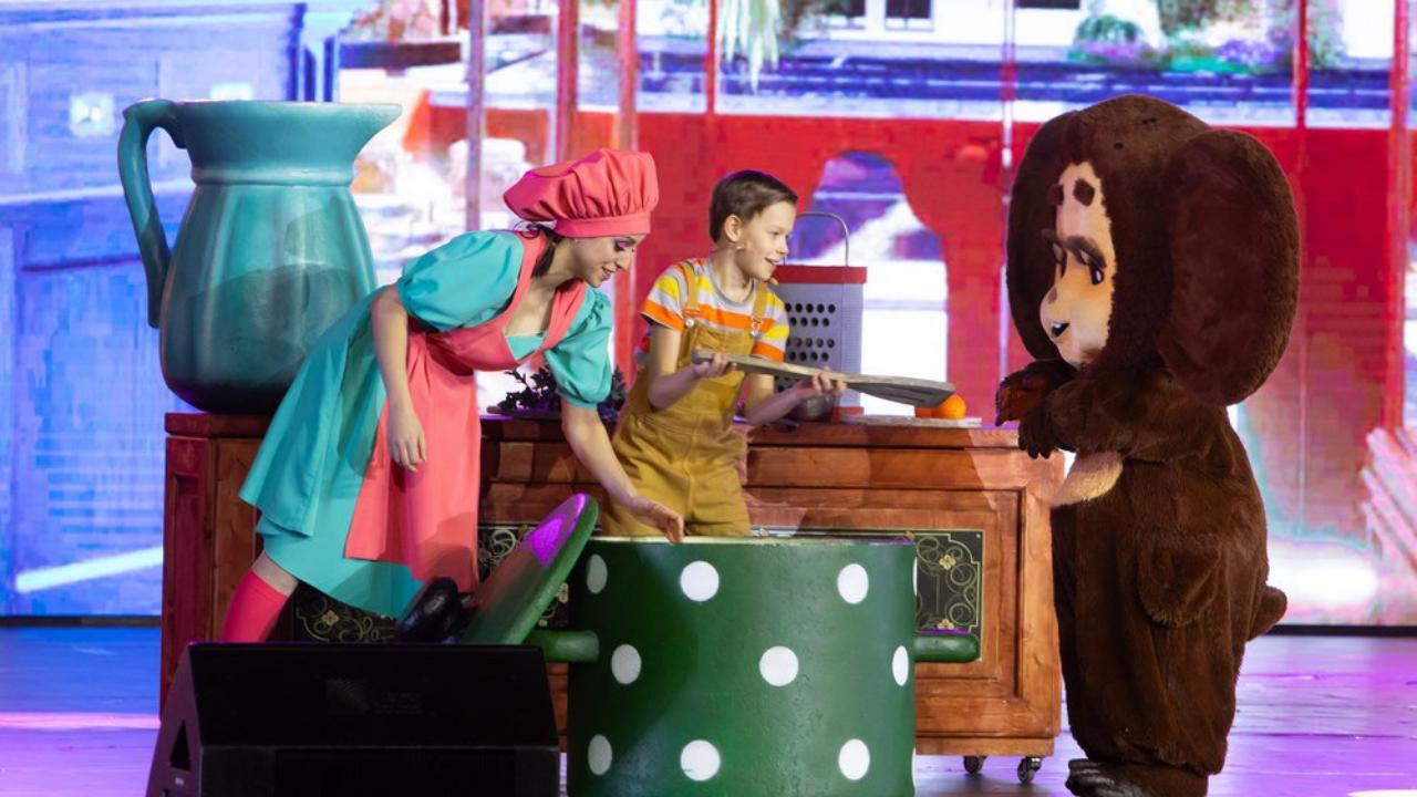 Кузбасские семьи ветеранов СВО стали первыми зрителями «Чебурашка Шоу. Ушастые Елки»