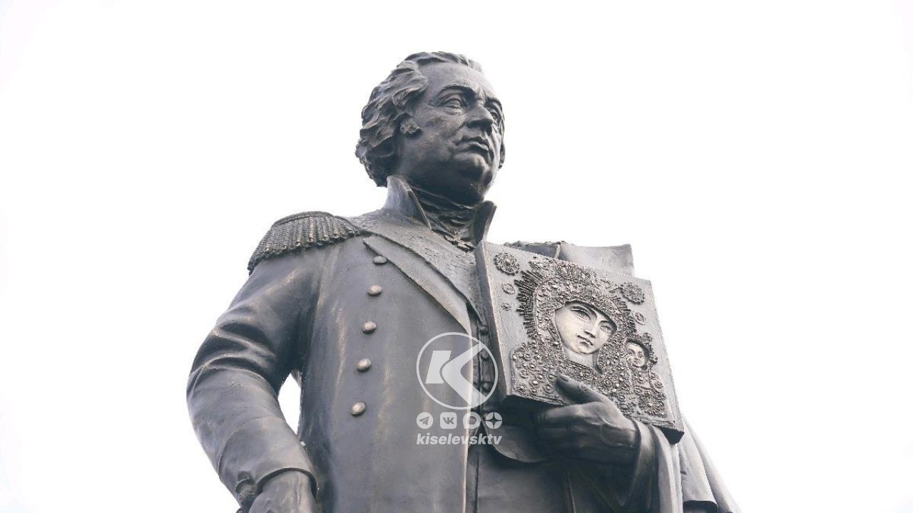 Владимир Мединский и Илья Середюк открыли памятник полководцу Михаилу Кутузову в Кузбассе