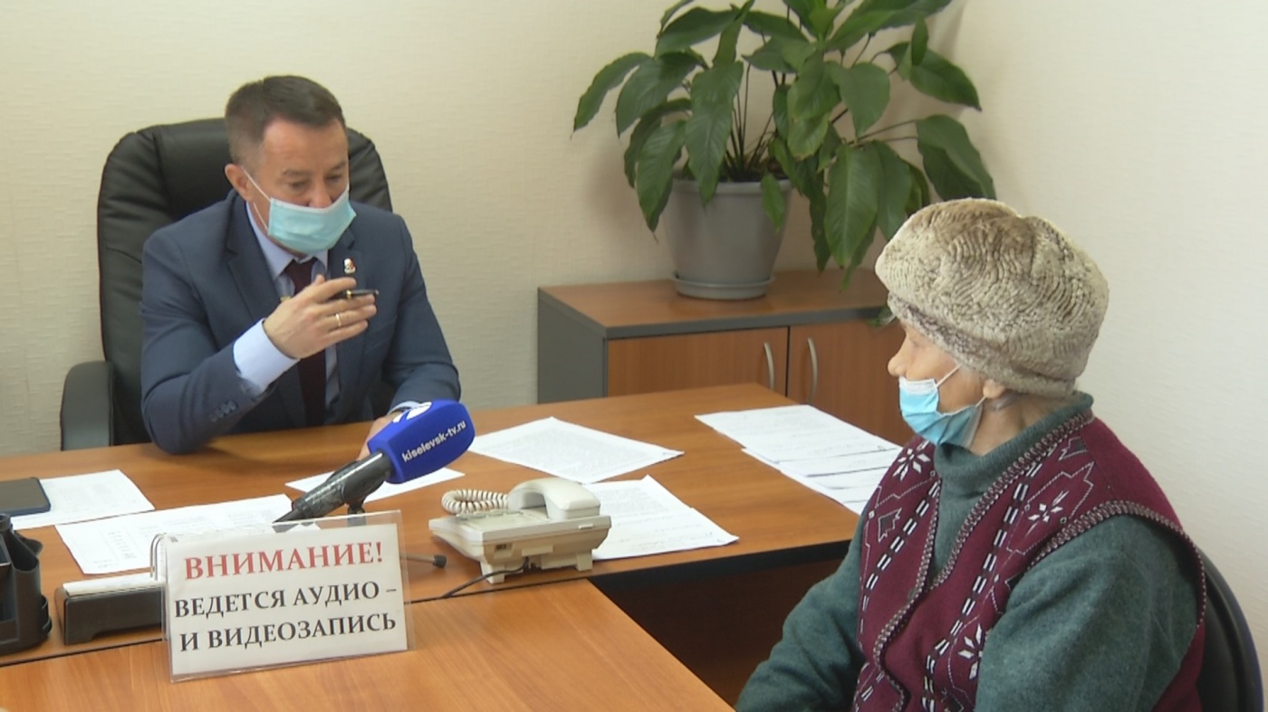 Максим Шкарабейников продолжает принимать горожан по личным вопросам 