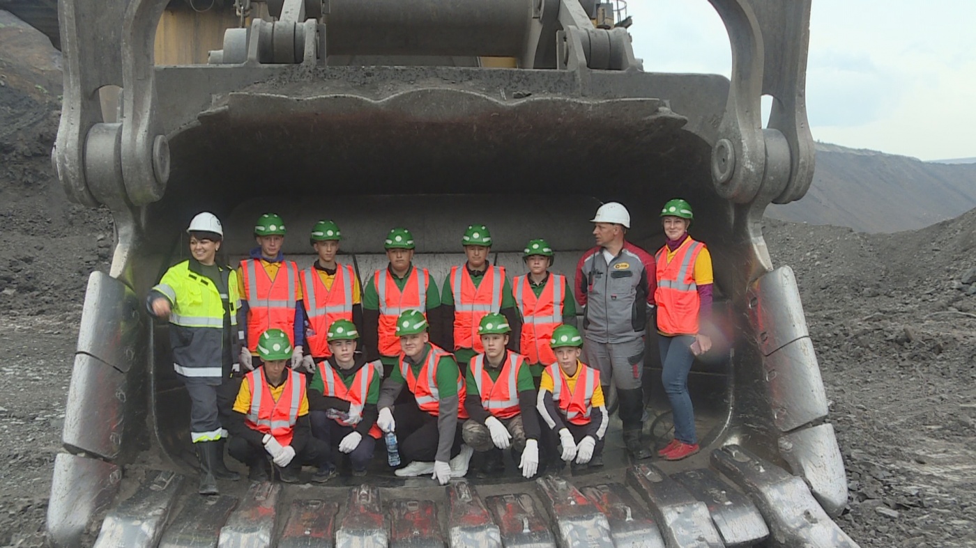 Бойцы трудового отряда СУЭК побывали с экскурсией на угольном разрезе 