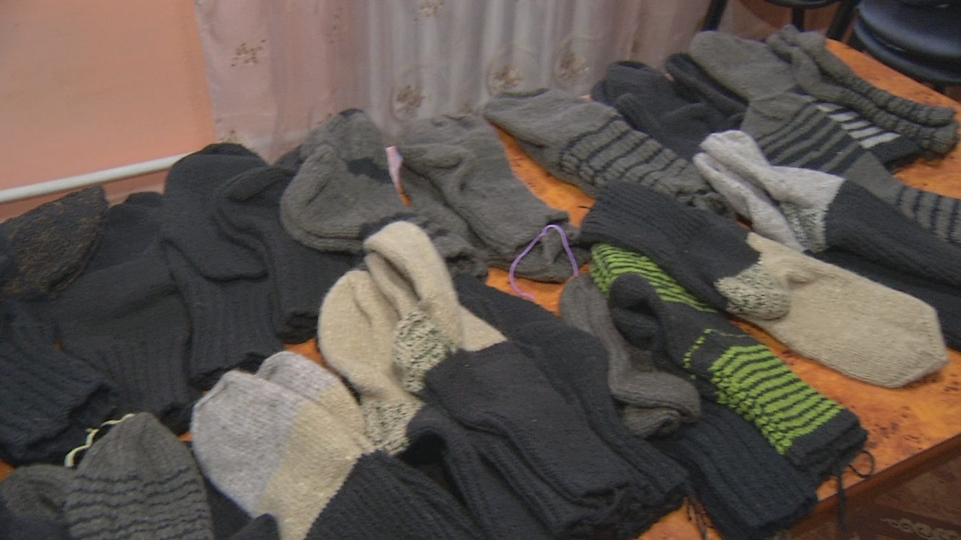 В Доме общественных организаций связали 50 пар носков для мобилизованных