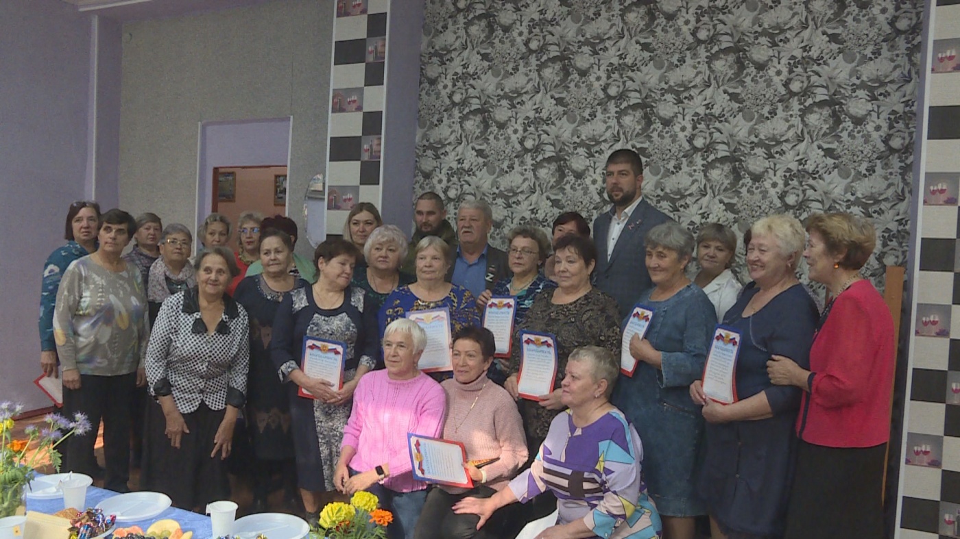 Глава города Кирилл Балаганский поздравил волонтерское объединение «Серебряный волонтер»