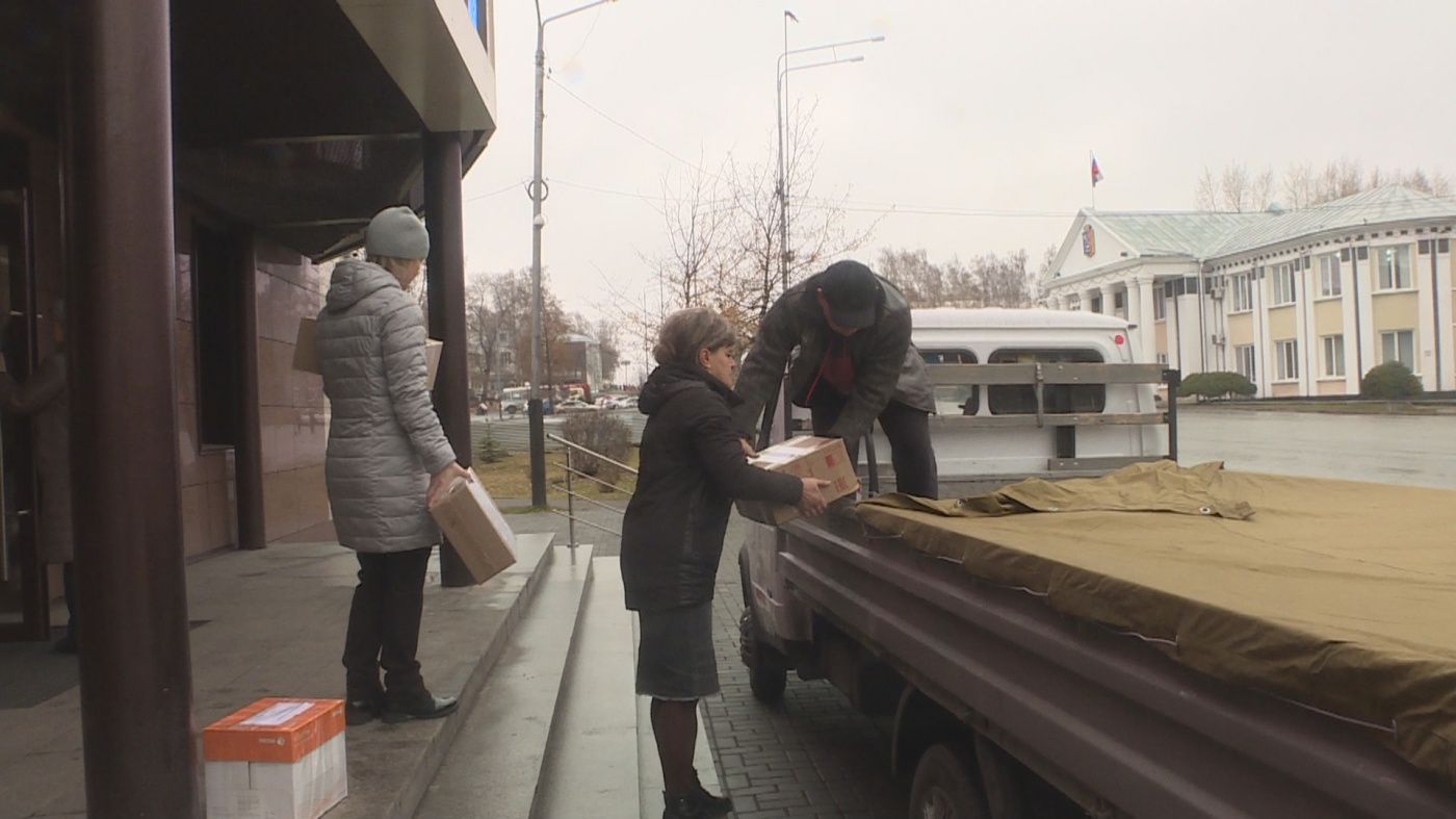 Сотрудники учреждений культуры приняли участие в сборе гуманитарной помощи 