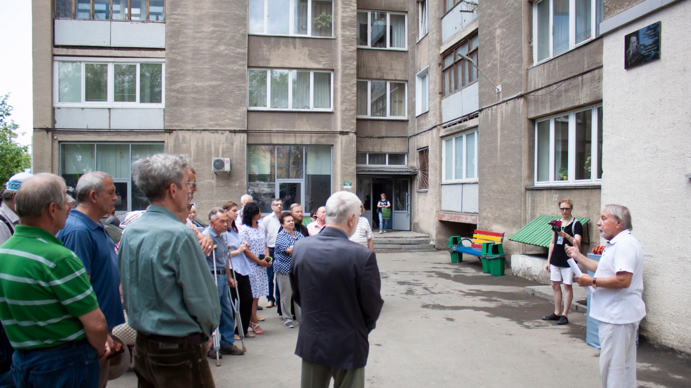 В Год культурного наследия народов России в Кузбассе увековечили память о выдающемся писателе Владимире Михайловиче Мазаеве 