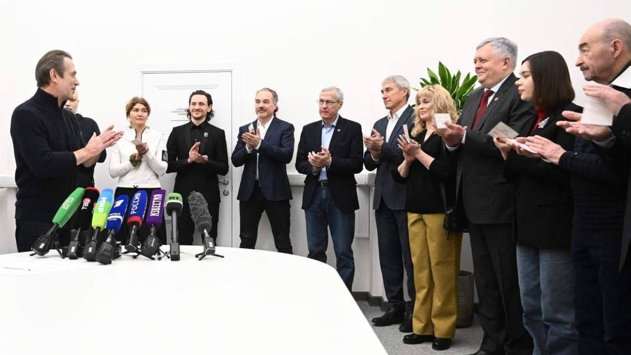 Владимир Машков вручил первые удостоверения доверенным лицам Владимира Путина