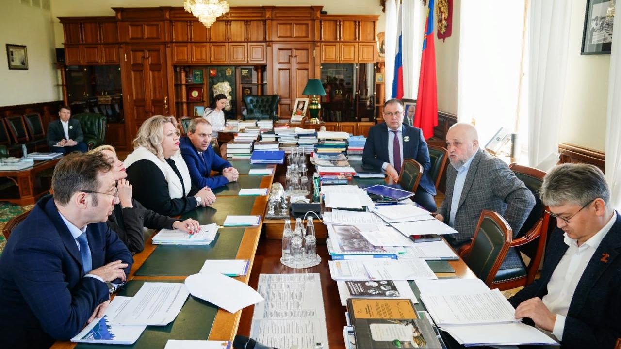 Сергей Цивилев обсудил с проектировщиками параметры аэропорта в Шерегеше