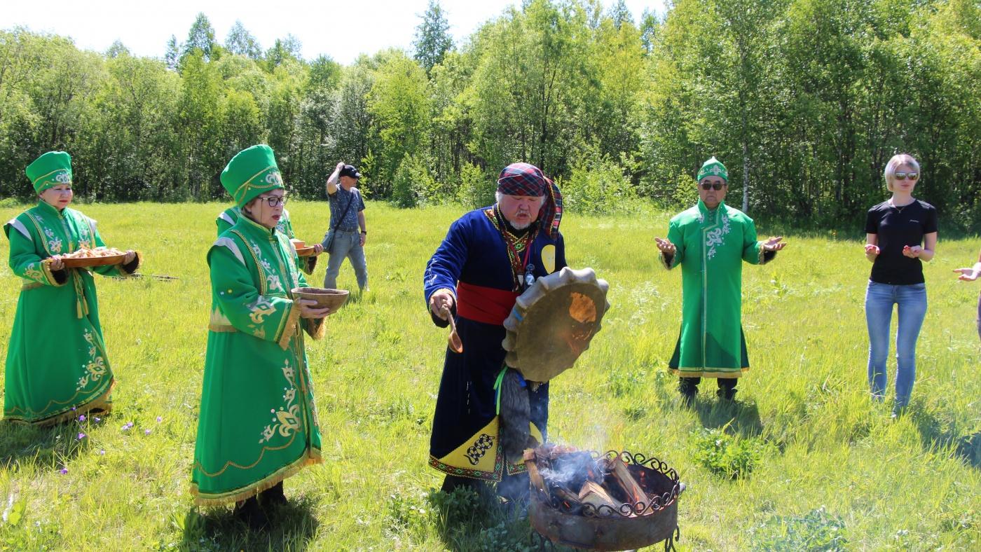 Шорские шаманы Кузбасса провели обряд в защиту российских военных, участвующих в специальной военной операции, и жителей Луганской и Донецкой народных республик