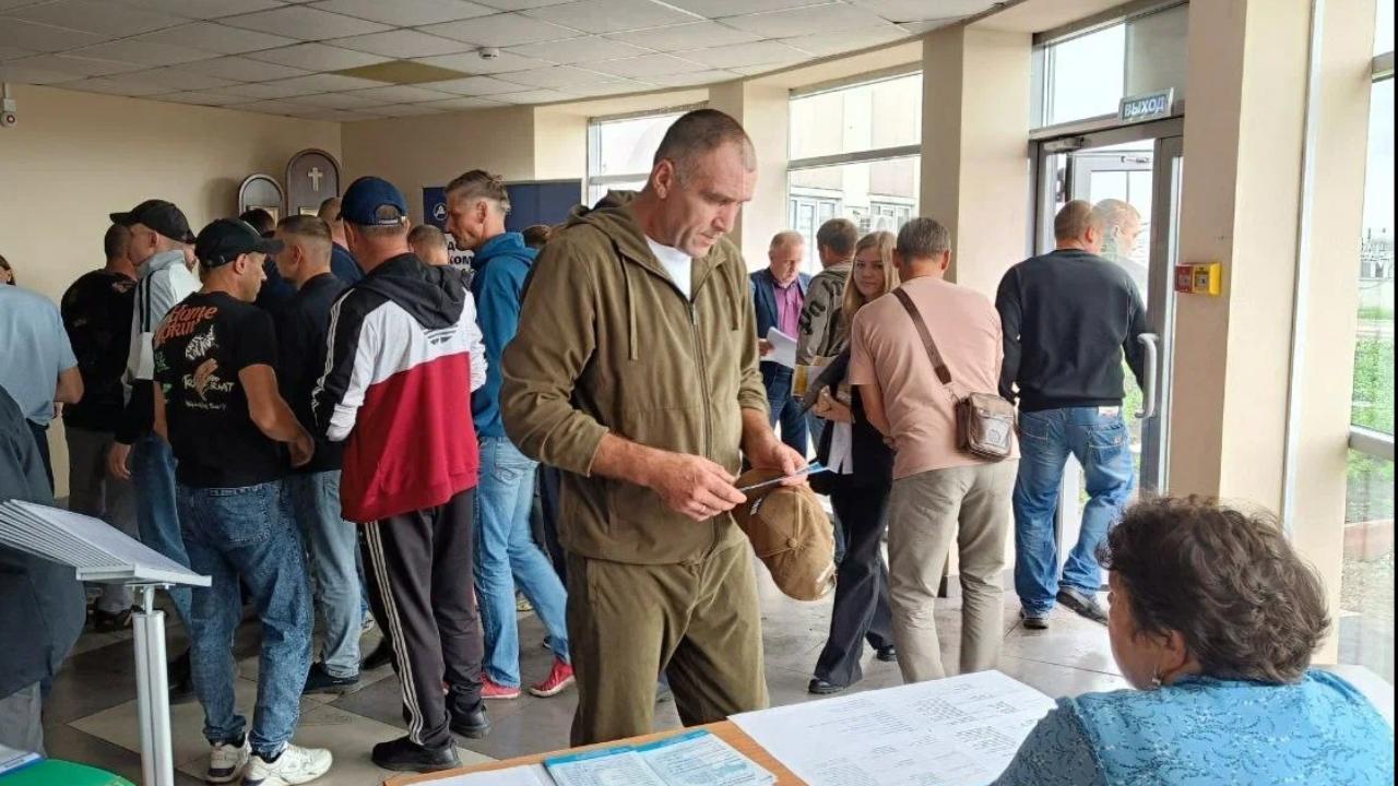 Более 100 работников шахты "Спиридоновская" трудоустроены на угольных предприятиях области