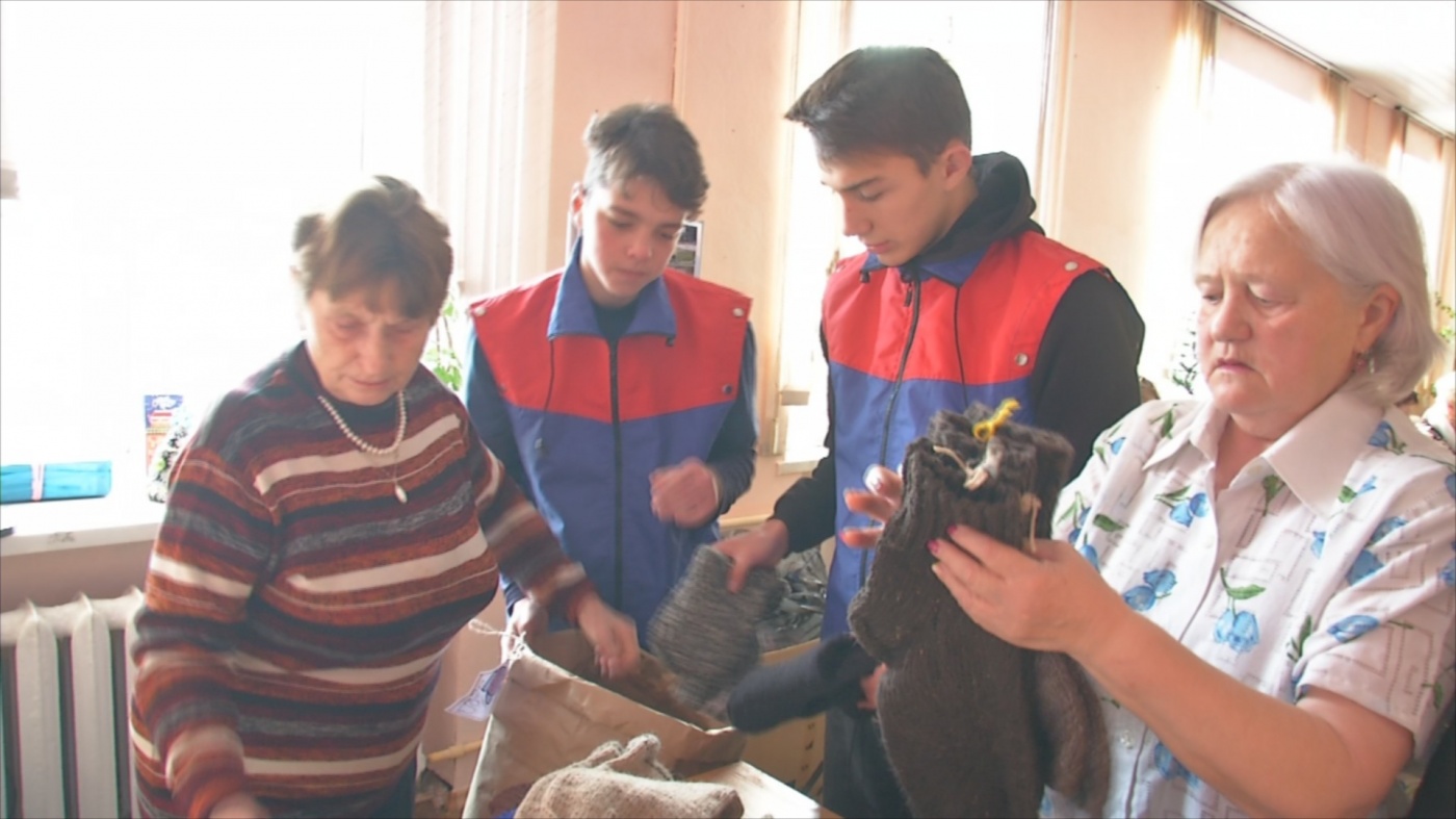 В Совете ветеранов Киселевска связали более 100 пар носков для мобилизованных