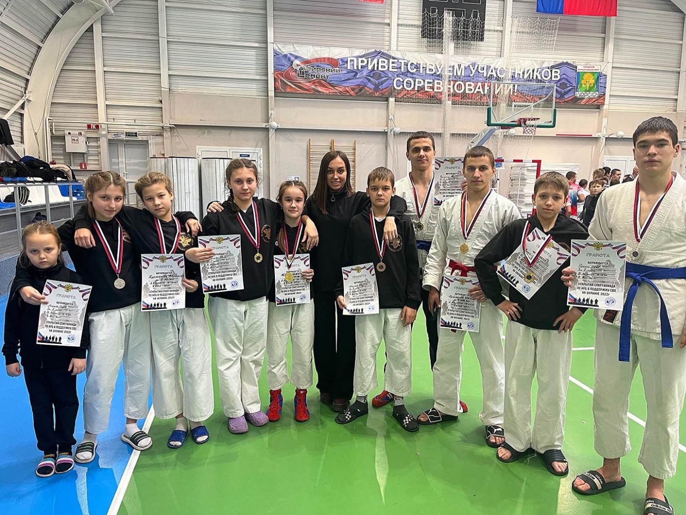 В Киселевске юные спортсмены по рукопашному бою вернулись домой с соревнований с достойными наградами