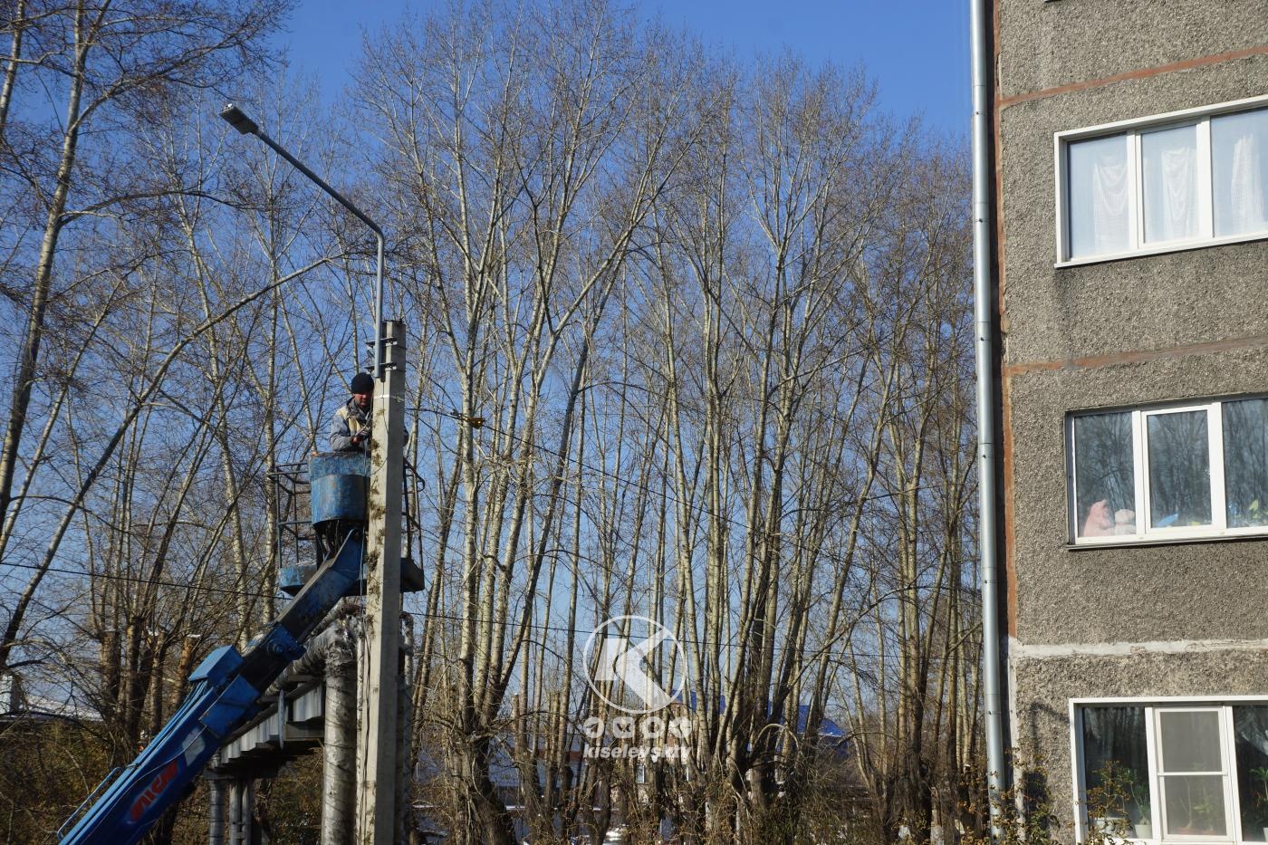 Светильники появились на улице Унжакова