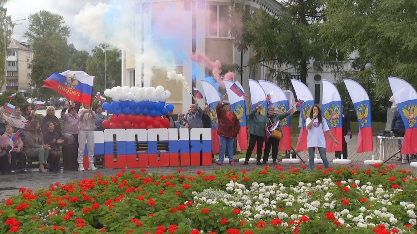 Киселевчане масштабно отметили День российского флага