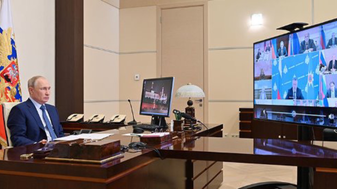 Путин остался не доволен состоянием взлетно-посадочной полосы аэропорта Кемерова