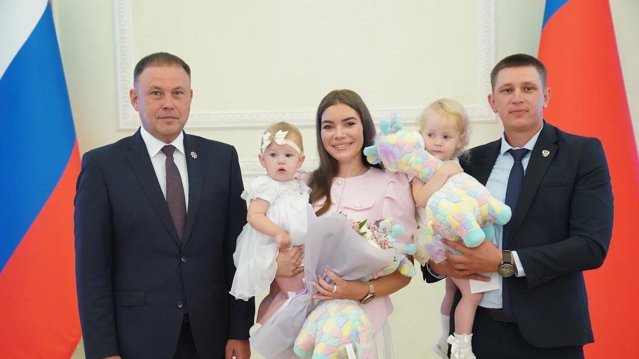 Губернатор Илья Середюк вручил кузбассовцам государственные и региональные награды